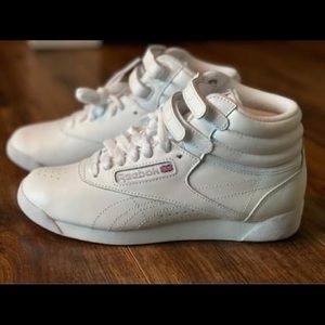 Reebok BRAND NEW sz. 6.5